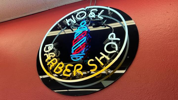 barber shop neon sign